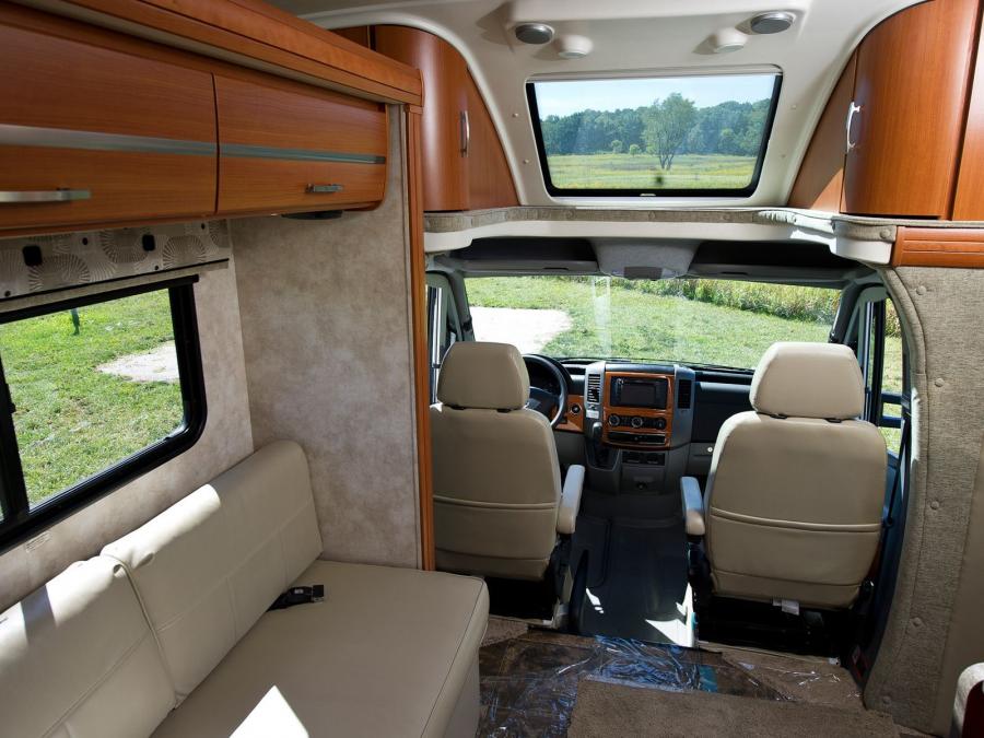 Интерьер Winnebago View Profile (Br.906) 2011 года  (фото 2 из 5)